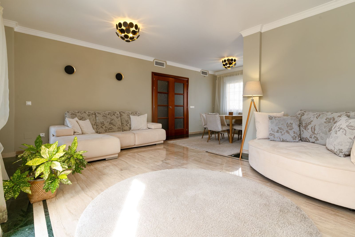 Adosados de 4 dormitorios en venta en Calahonda – R5341957 Adosados de 4 dormitorios en venta en Calahonda – R5341957