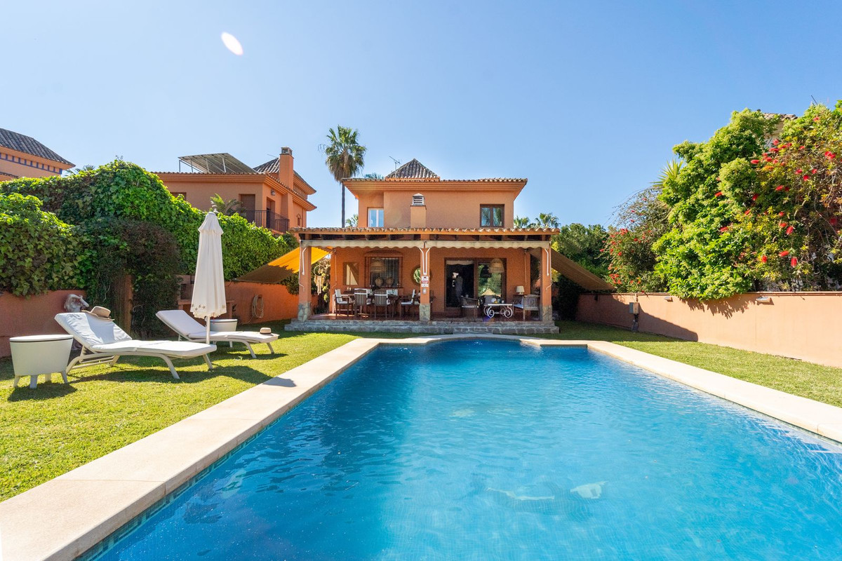 4 bedroom Villas for sale in Mijas – R5353693