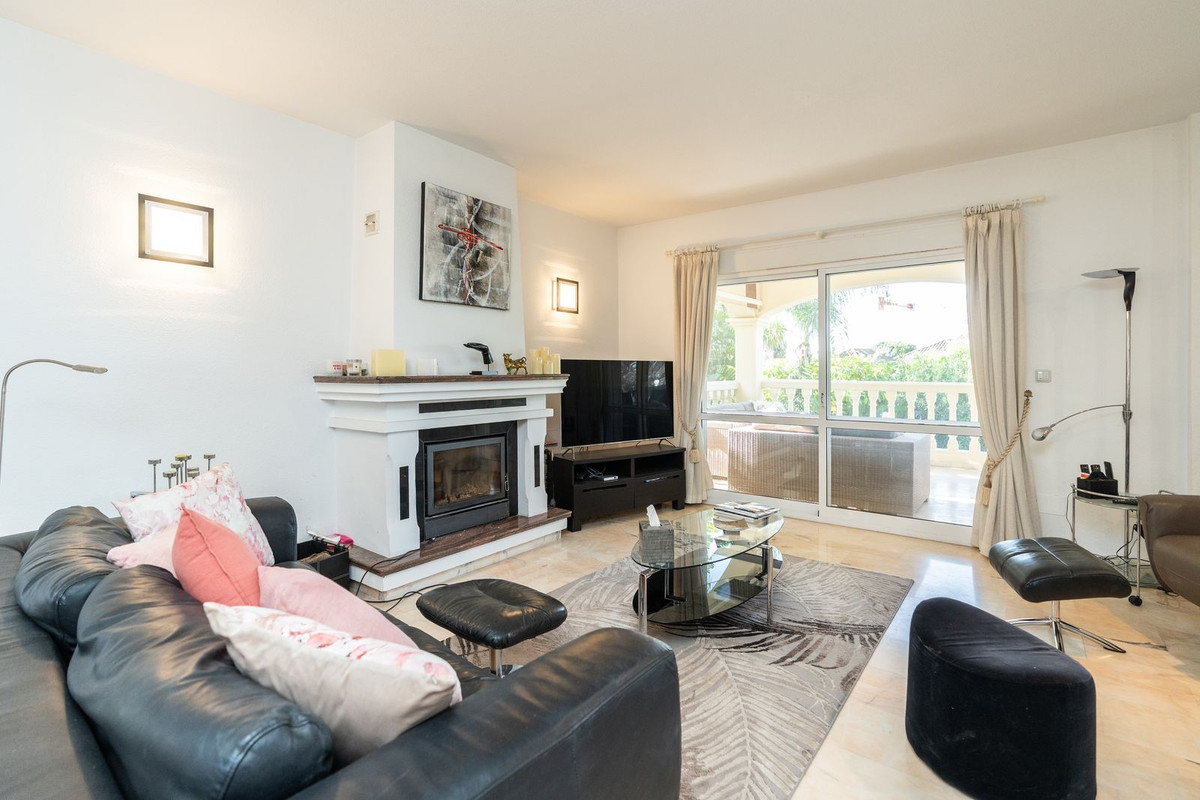 5 bedroom Villas for sale in Marbesa – R5350132