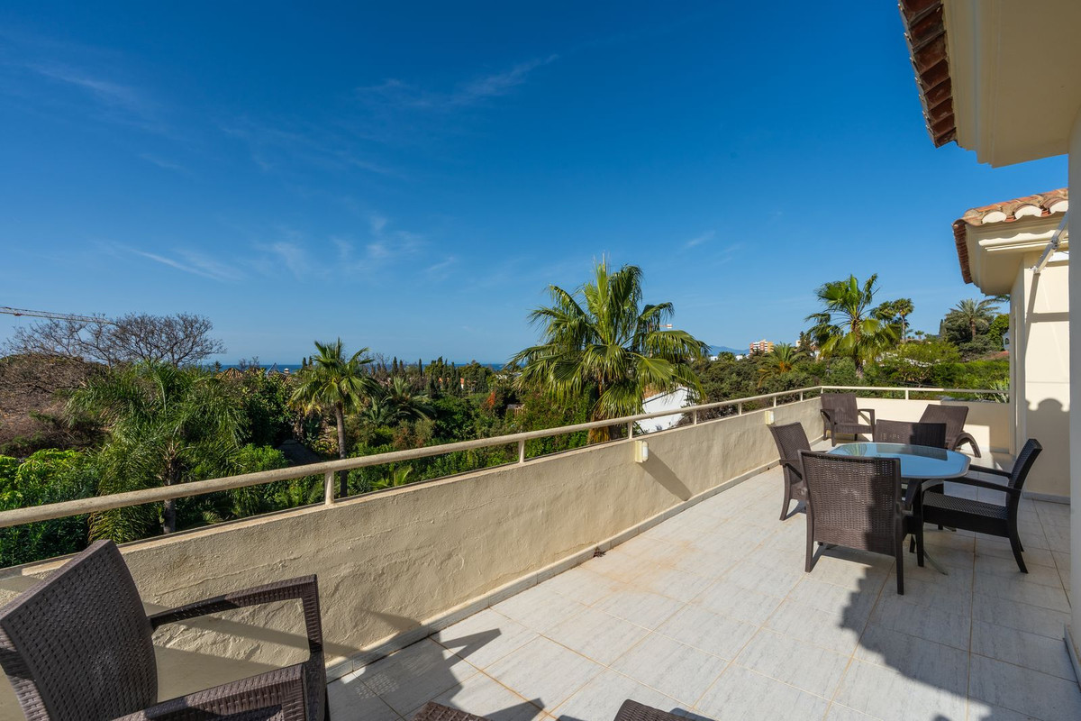 5 bedroom Villas for sale in Marbesa – R5350132