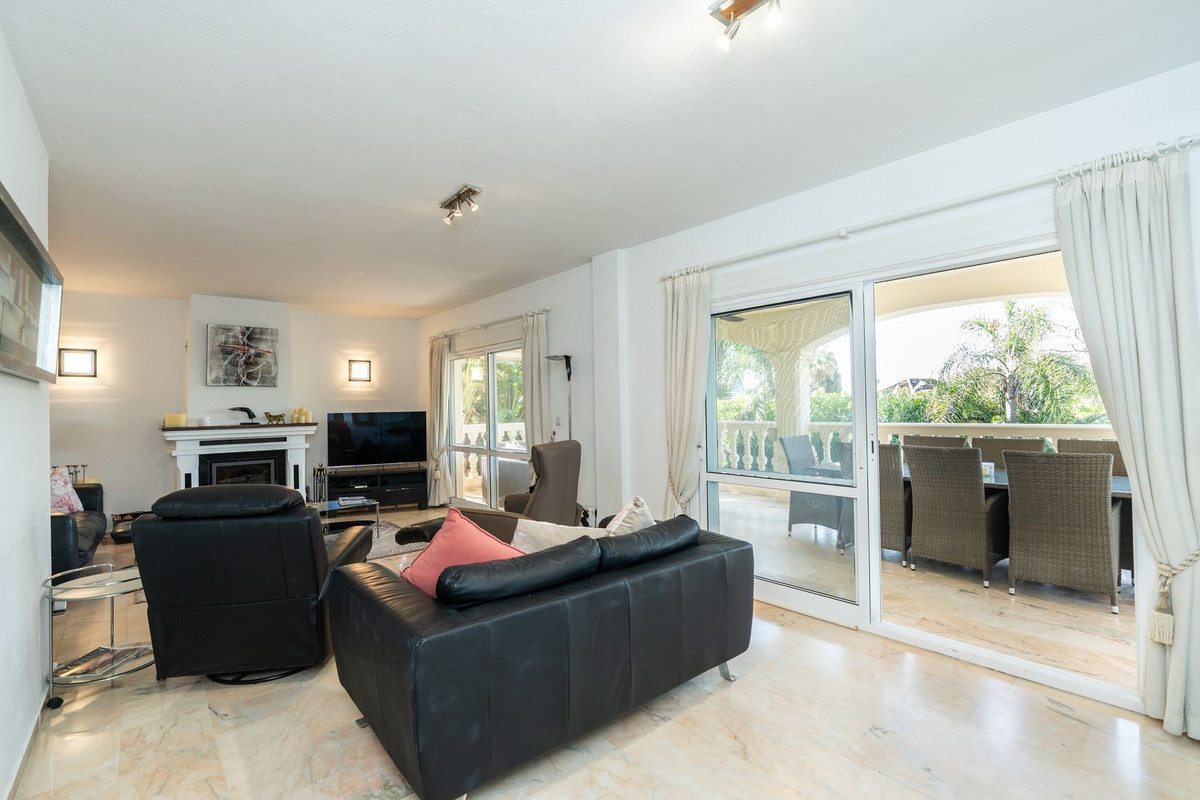 5 bedroom Villas for sale in Marbesa – R5350132