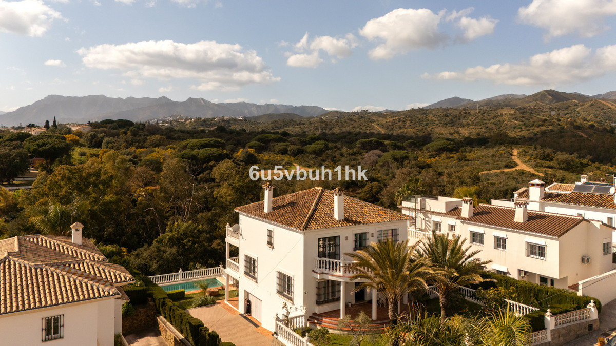 4 bedroom Villas for sale in Elviria – R5356069