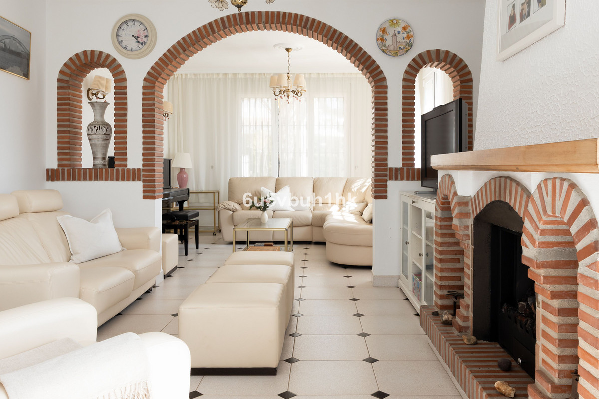 4 bedroom Villas for sale in Elviria – R5356069