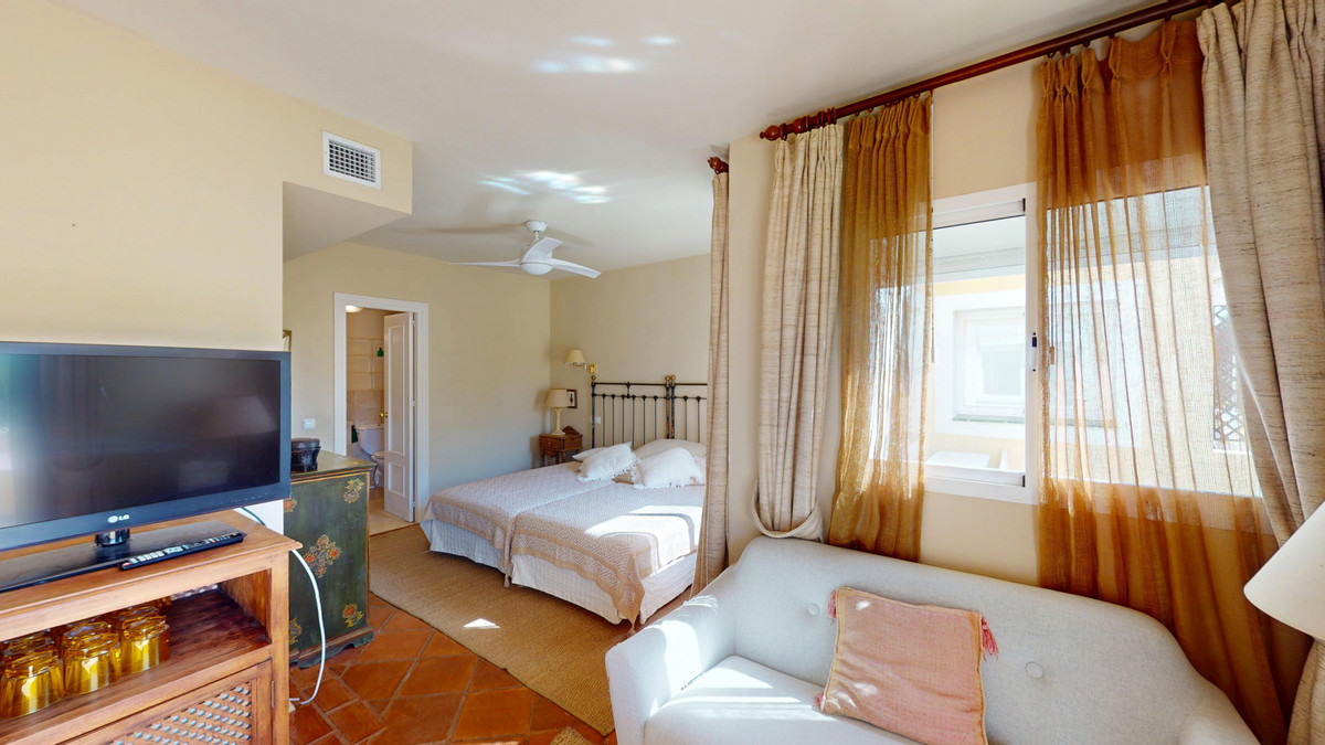 Apartamentos de 4 dormitorios en venta en Guadalmina Alta – R5135602