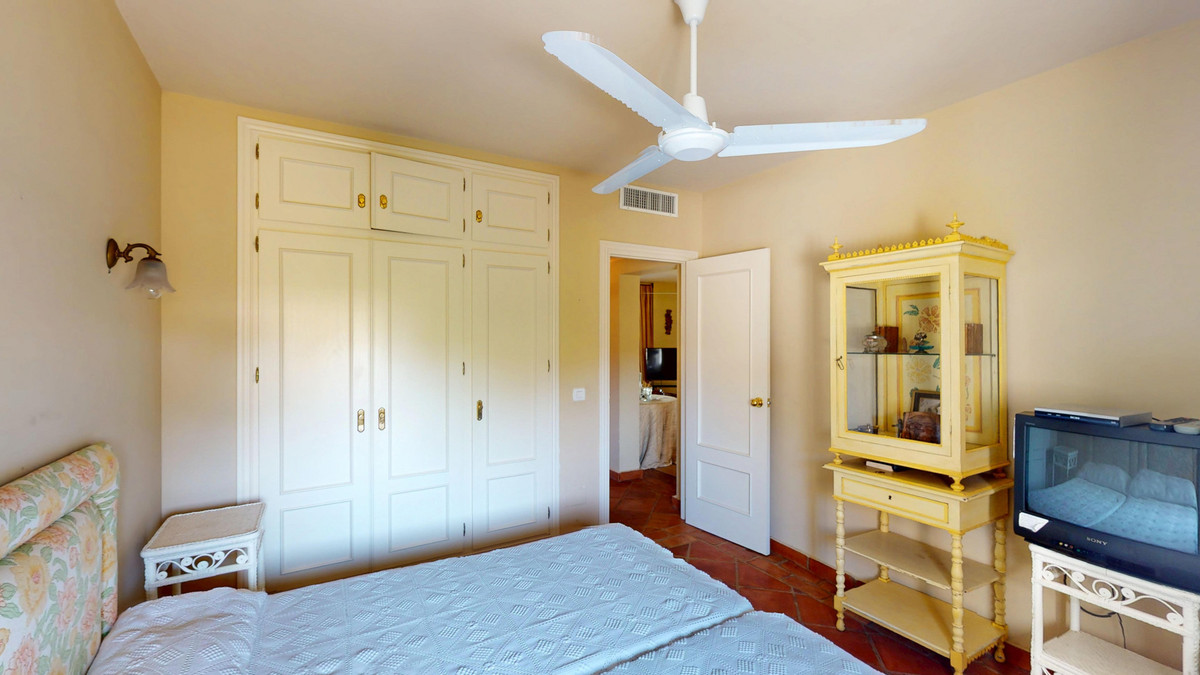 Apartamentos de 4 dormitorios en venta en Guadalmina Alta – R5135602