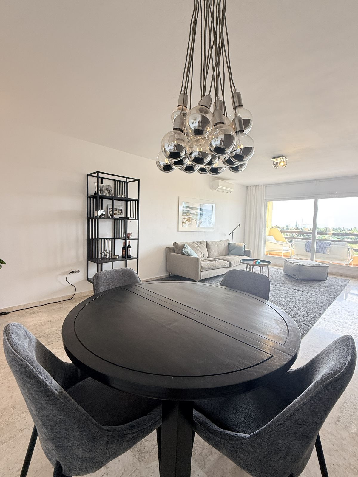 Aticos de 2 dormitorios en venta en Selwo – R5362792