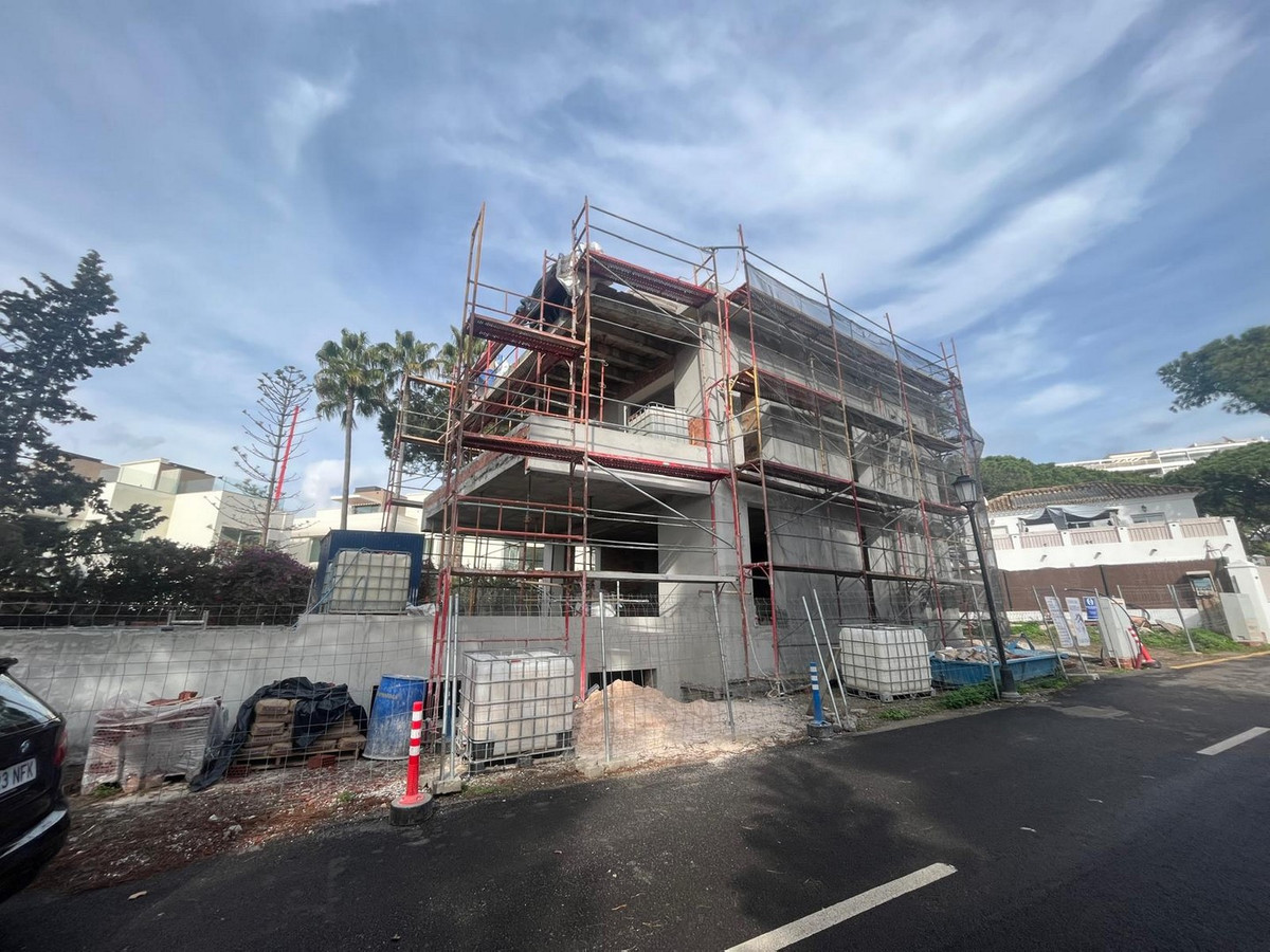 4 bedroom Villas for sale in El Rosario – R5310145