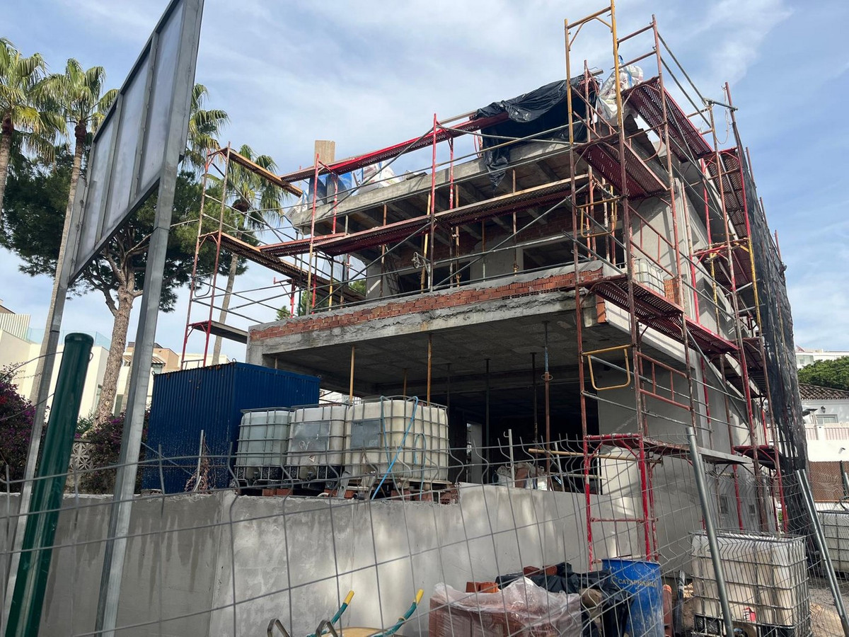 4 bedroom Villas for sale in El Rosario – R5310145