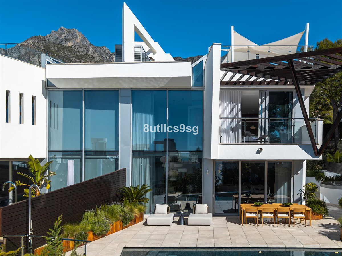 4 bedroom Semi-detached for sale in Sierra Blanca – R5333443