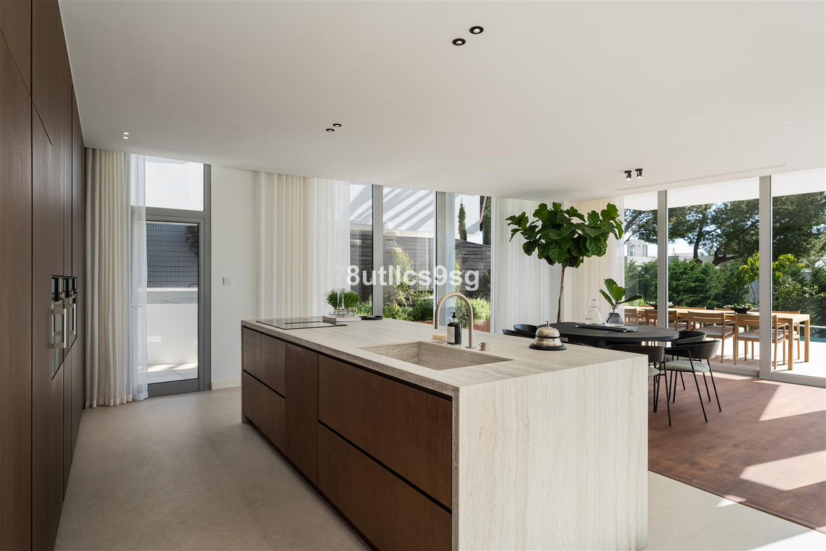 4 bedroom Semi-detached for sale in Sierra Blanca – R5333443