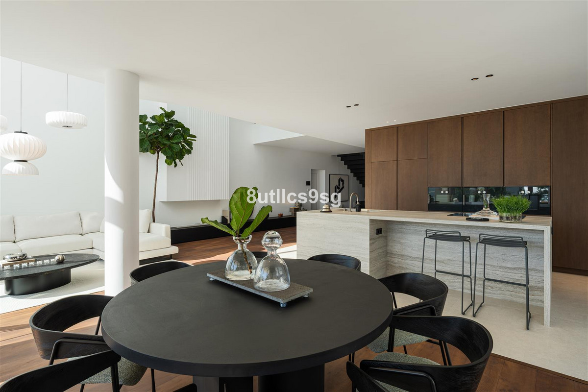 4 bedroom Semi-detached for sale in Sierra Blanca – R5333443