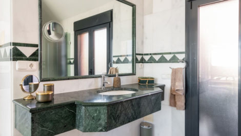 Apartamentos de 4 dormitorios en venta en Calahonda – R5344285