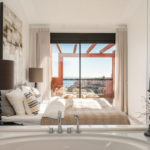 Apartamentos de 4 dormitorios en venta en Calahonda – R5344285