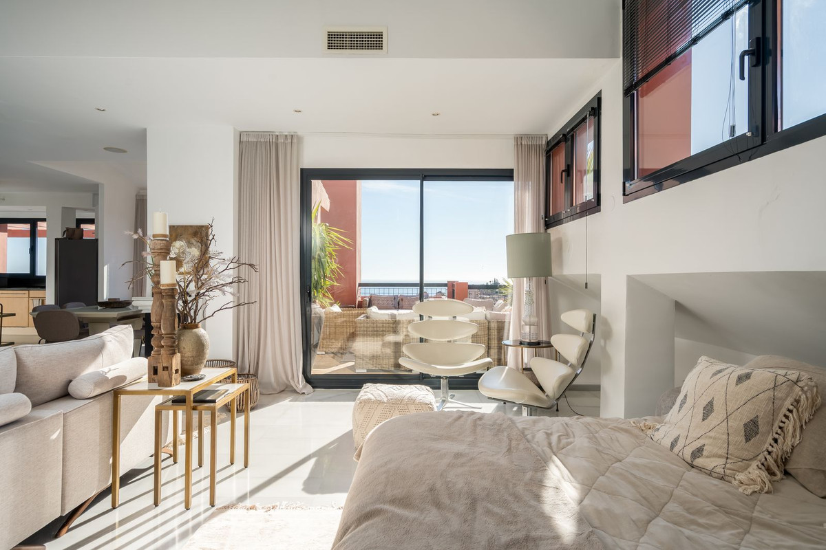 Apartamentos de 4 dormitorios en venta en Calahonda – R5344285