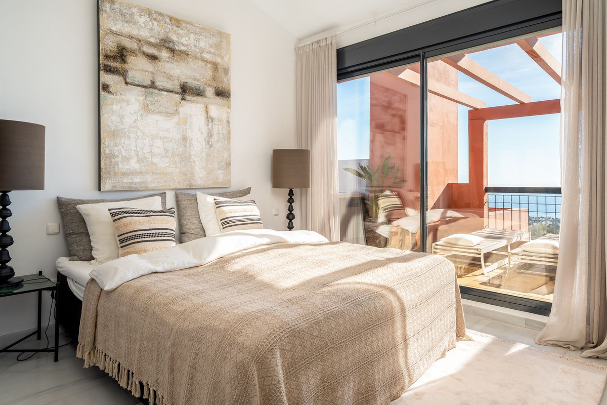 Apartamentos de 4 dormitorios en venta en Calahonda – R5344285