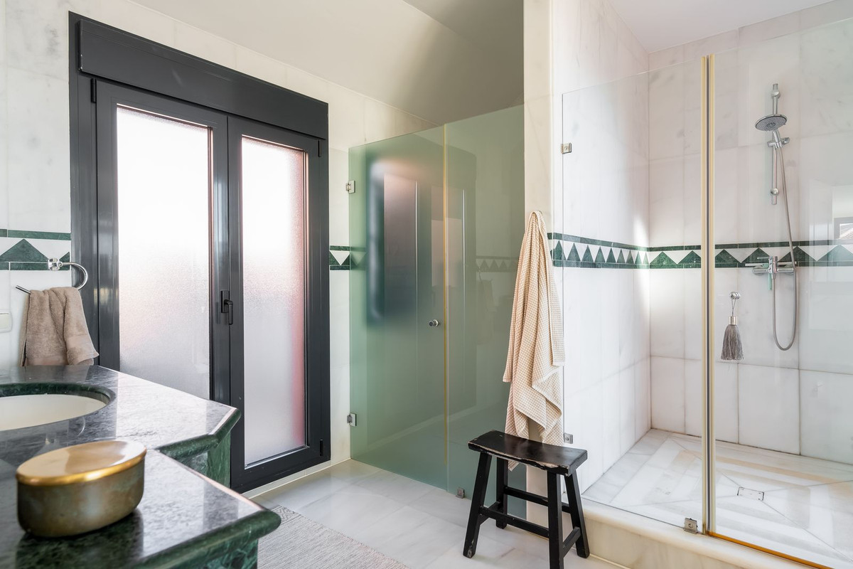 Apartamentos de 4 dormitorios en venta en Calahonda – R5344285