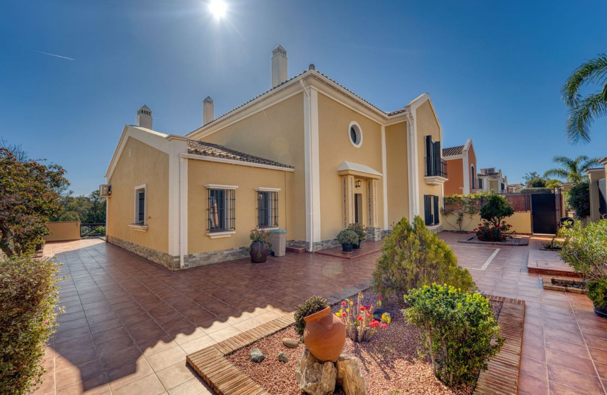 Villas de 5 dormitorios en venta en Guadalmina Alta – R5356603