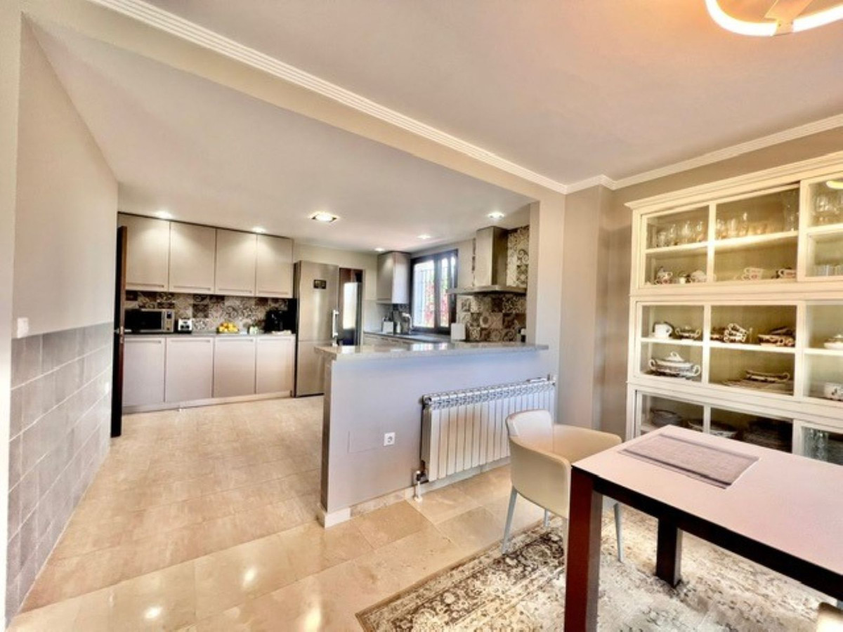 Villas de 5 dormitorios en venta en Guadalmina Alta – R5356603