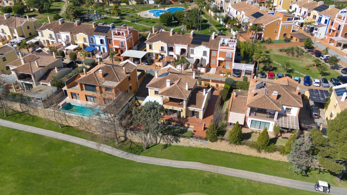 Villas de 5 dormitorios en venta en Guadalmina Alta – R5356603