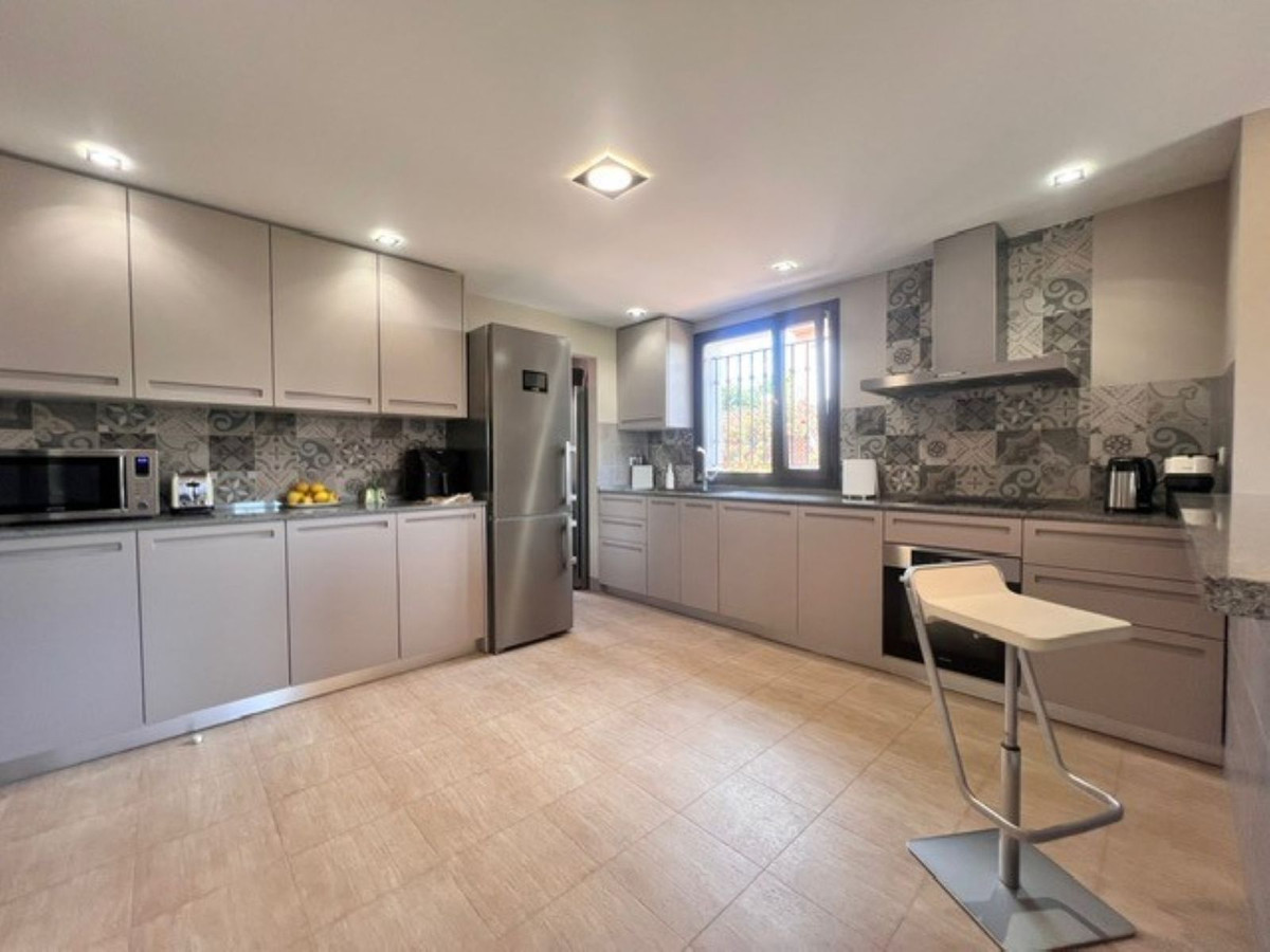 Villas de 5 dormitorios en venta en Guadalmina Alta – R5356603