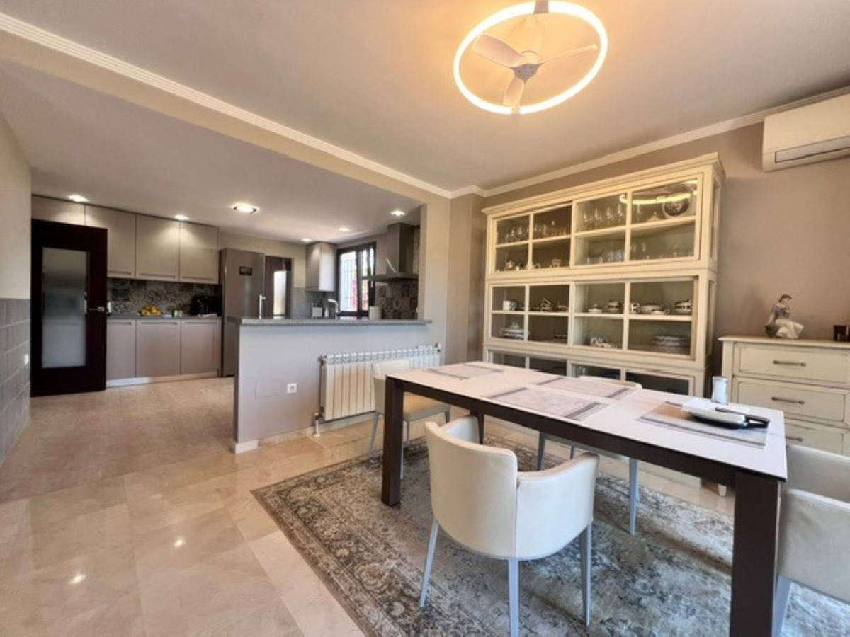 Villas de 5 dormitorios en venta en Guadalmina Alta – R5356603