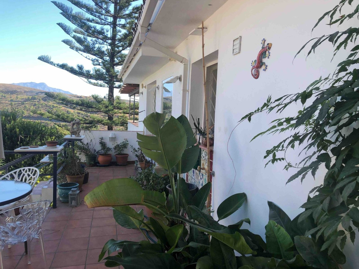 6 bedroom Villas for sale in Nueva Milla de Oro – R5346556 6 bedroom Villas for sale in Nueva Milla de Oro – R5346556