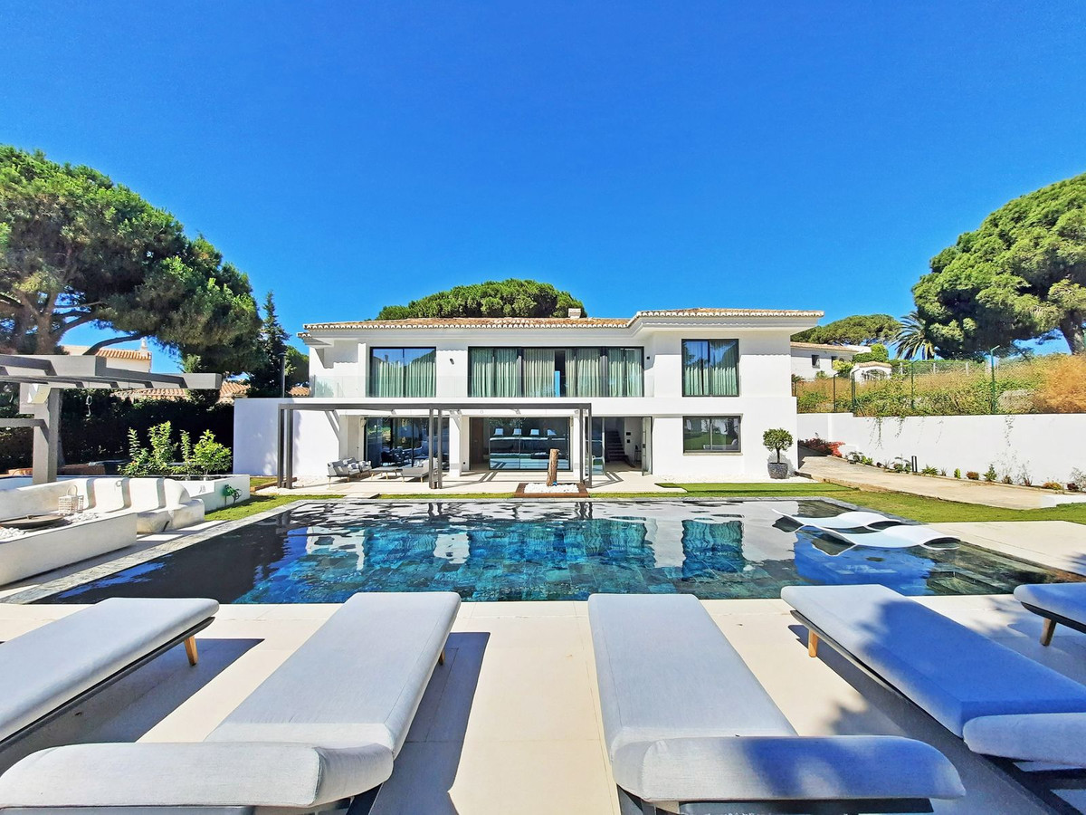 4 bedroom Villas for sale in Elviria – R4895608