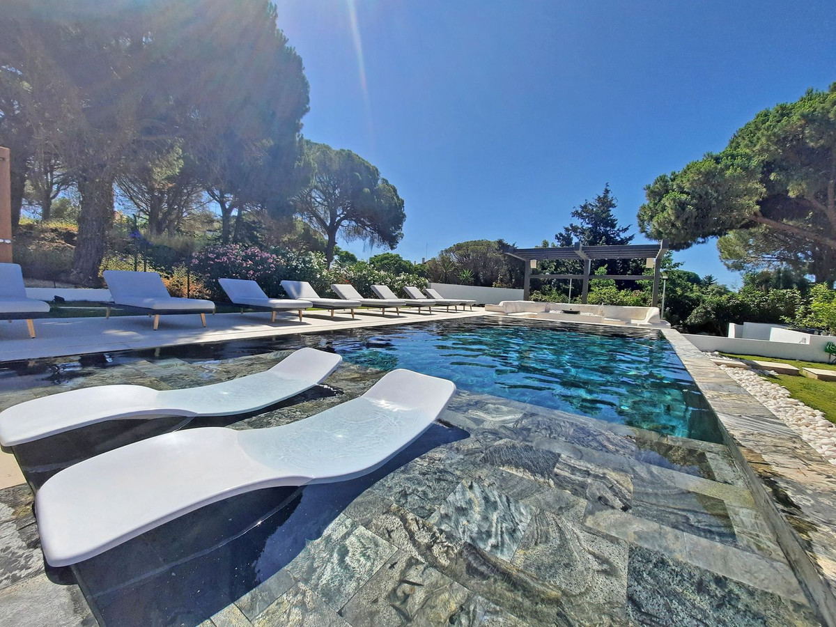 4 bedroom Villas for sale in Elviria – R4895608