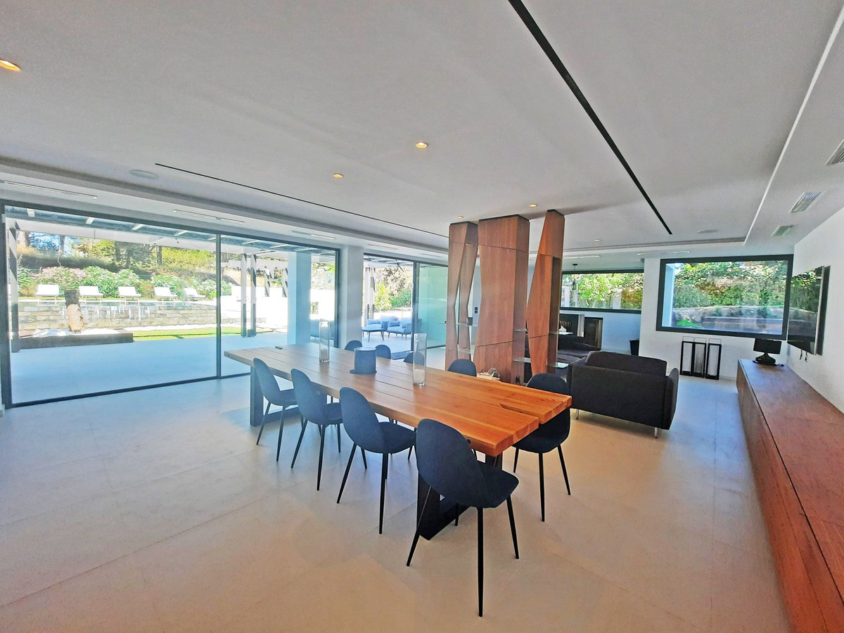 4 bedroom Villas for sale in Elviria – R4895608