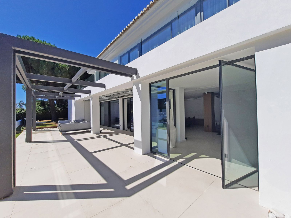 4 bedroom Villas for sale in Elviria – R4895608