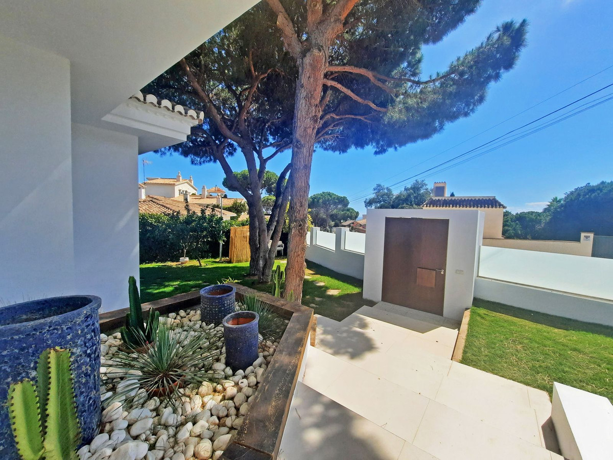 4 bedroom Villas for sale in Elviria – R4895608