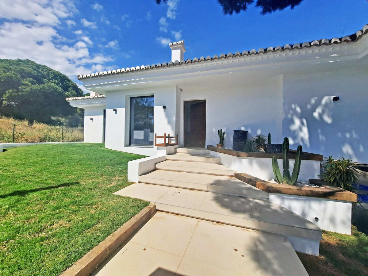 4 bedroom Villas for sale in Elviria – R4895608