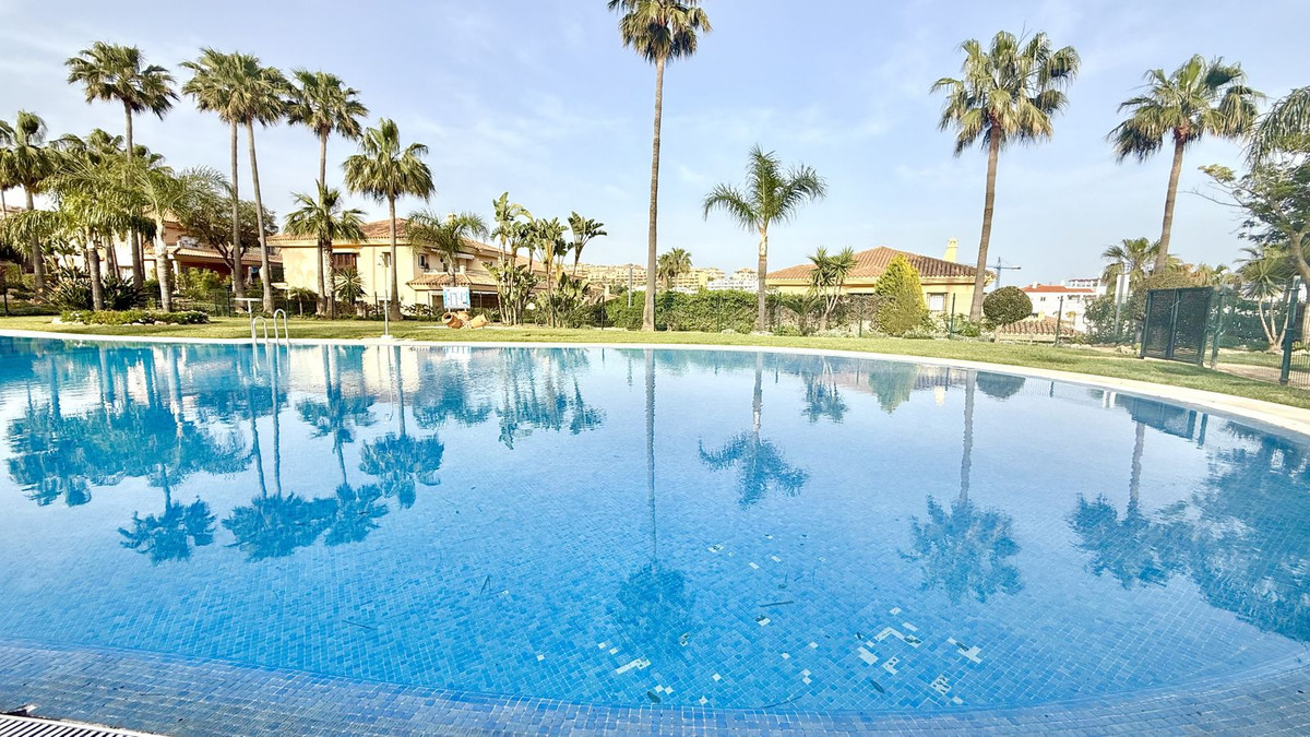 Pareados de 4 dormitorios en venta en Riviera del Sol – R5350978