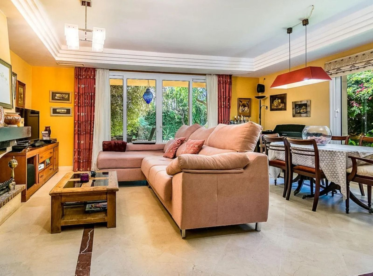 Pareados de 4 dormitorios en venta en Riviera del Sol – R5350978