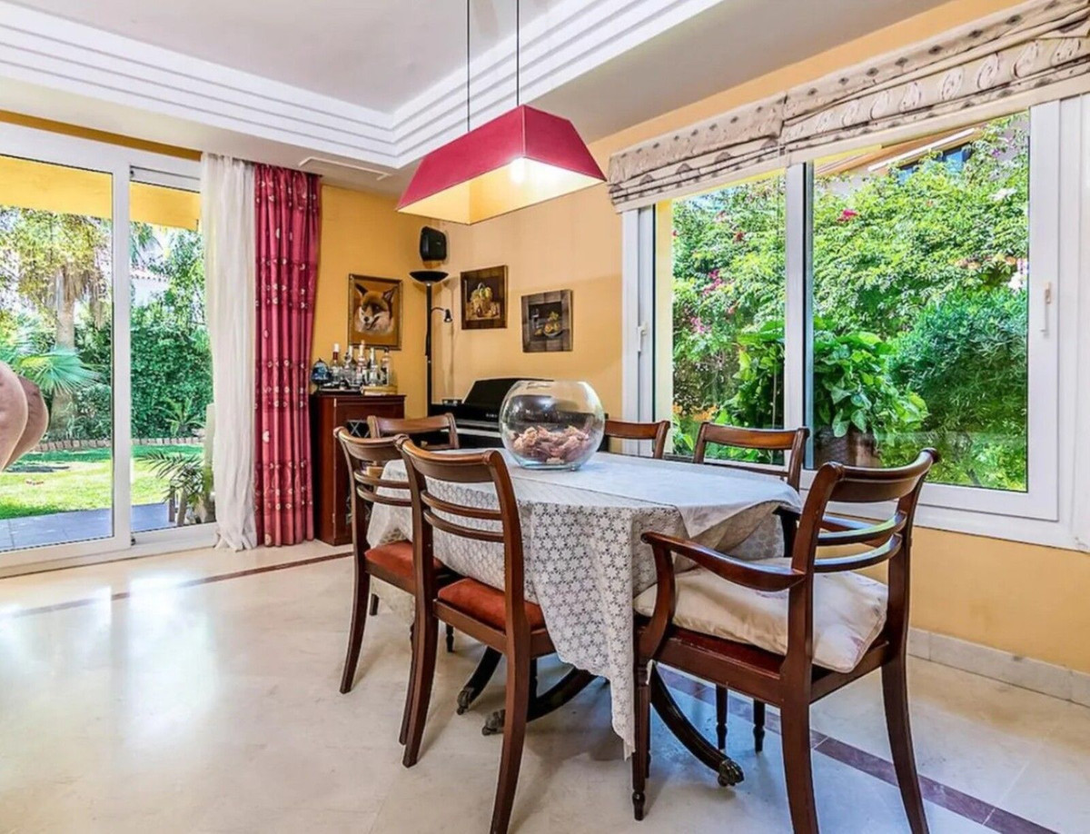 Pareados de 4 dormitorios en venta en Riviera del Sol – R5350978