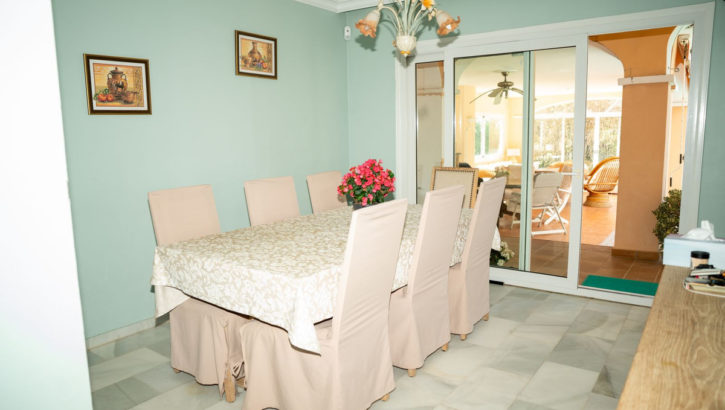 Villas de 4 dormitorios en venta en Elviria – R5346391 en 