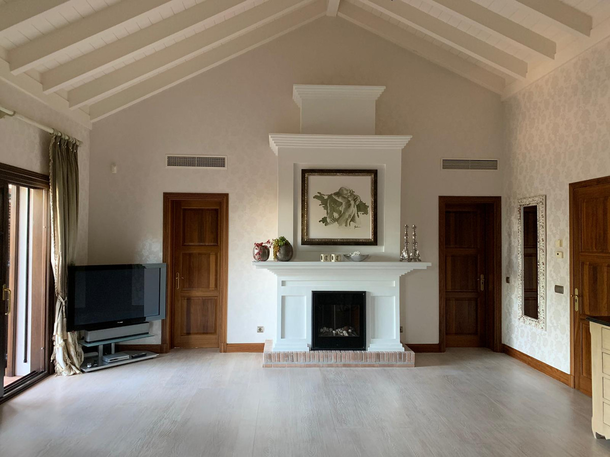 Villas de 5 dormitorios en venta en Sierra Blanca – R3761173