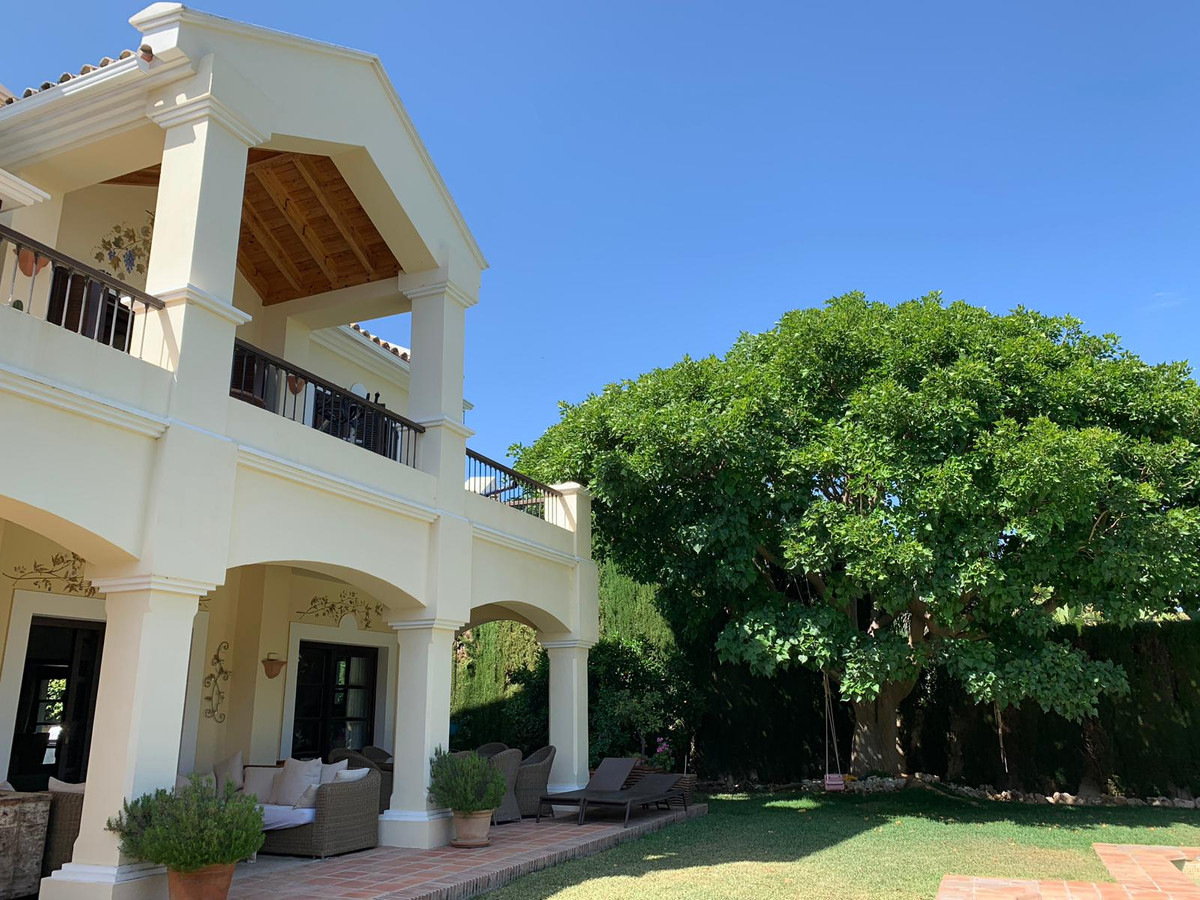 Villas de 5 dormitorios en venta en Sierra Blanca – R3761173