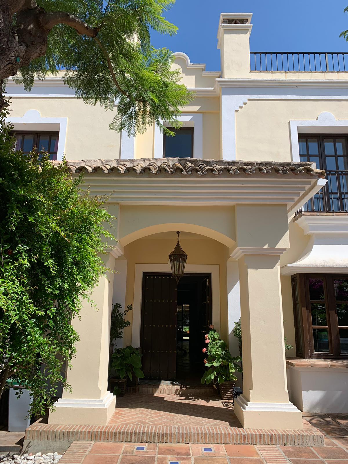 Villas de 5 dormitorios en venta en Sierra Blanca – R3761173