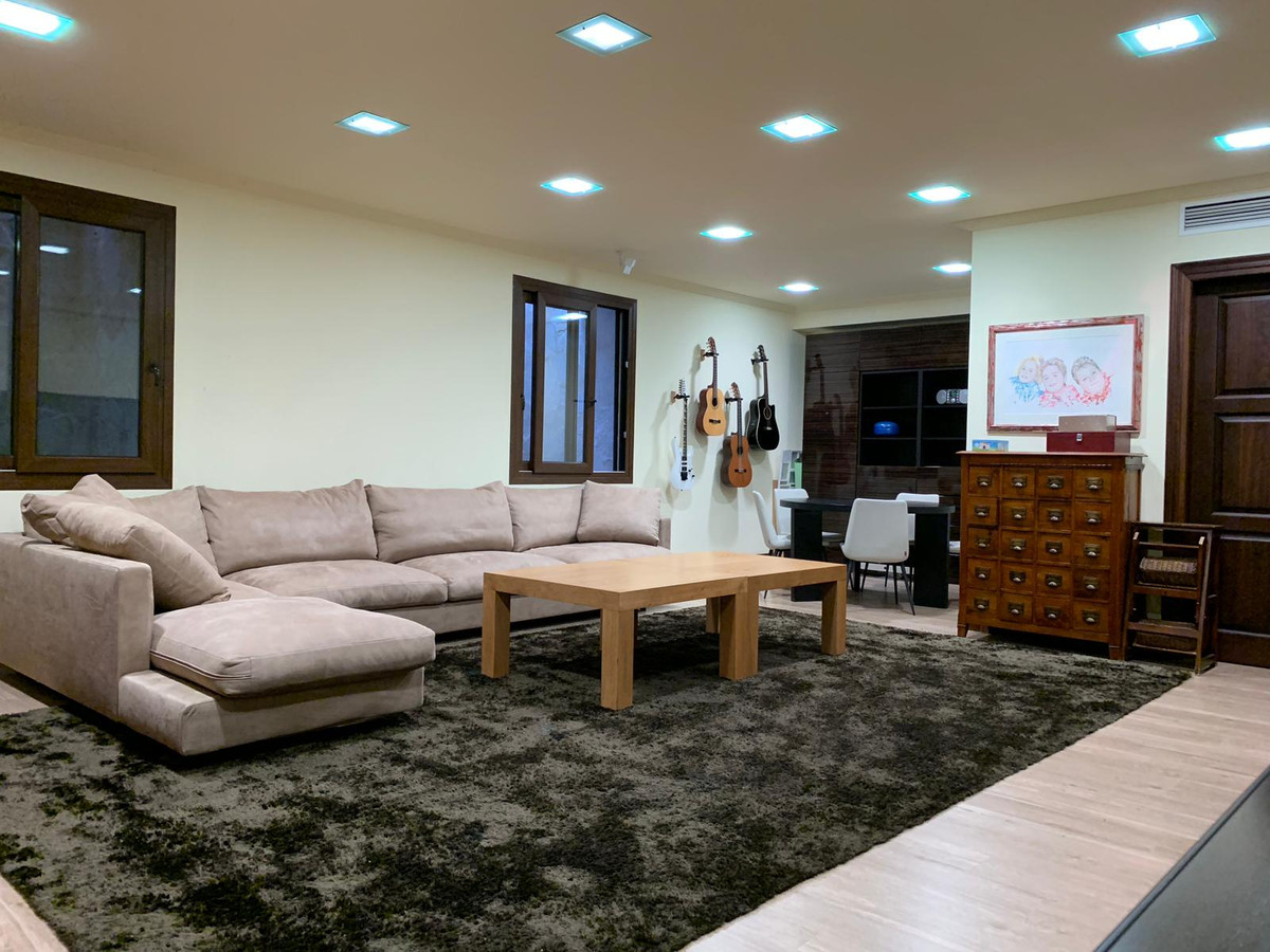 Villas de 5 dormitorios en venta en Sierra Blanca – R3761173