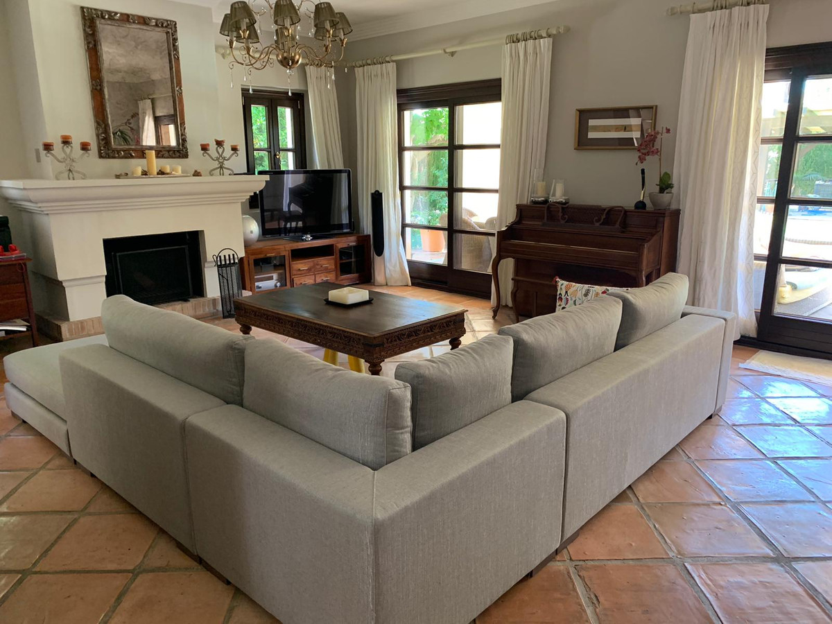 Villas de 5 dormitorios en venta en Sierra Blanca – R3761173