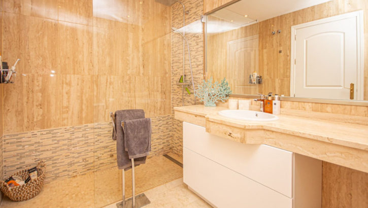 2 bedroom Apartments for sale in Elviria – R5363959 in 