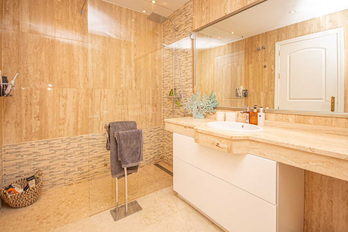 2 bedroom Apartments for sale in Elviria – R5363959