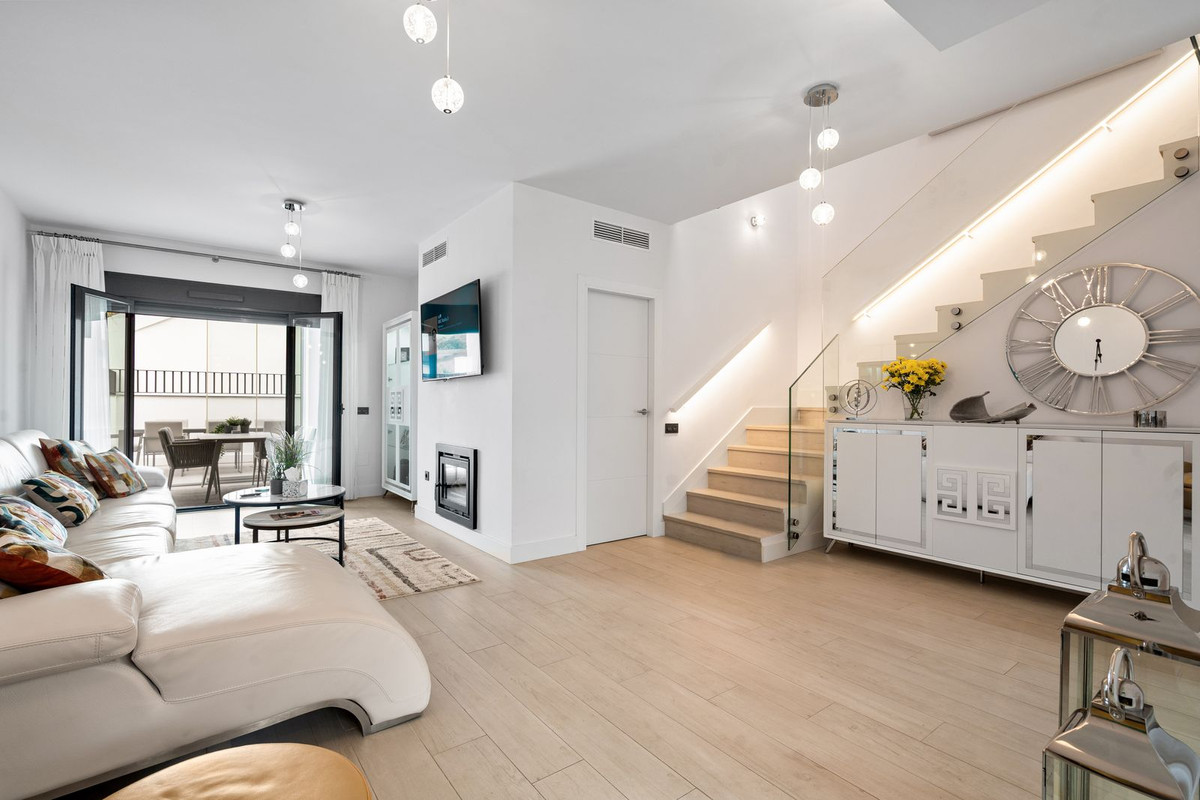 4 bedroom Townhouses for sale in La Cala de Mijas – R5356627