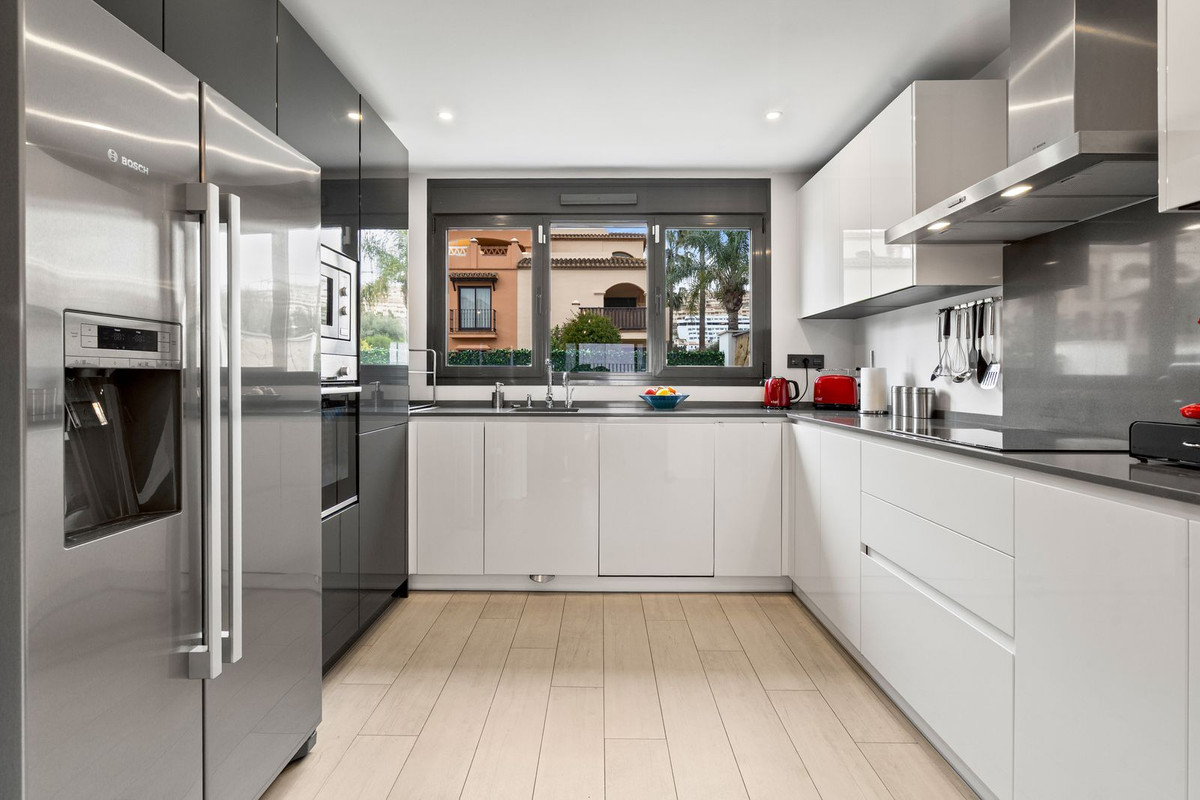 4 bedroom Townhouses for sale in La Cala de Mijas – R5356627