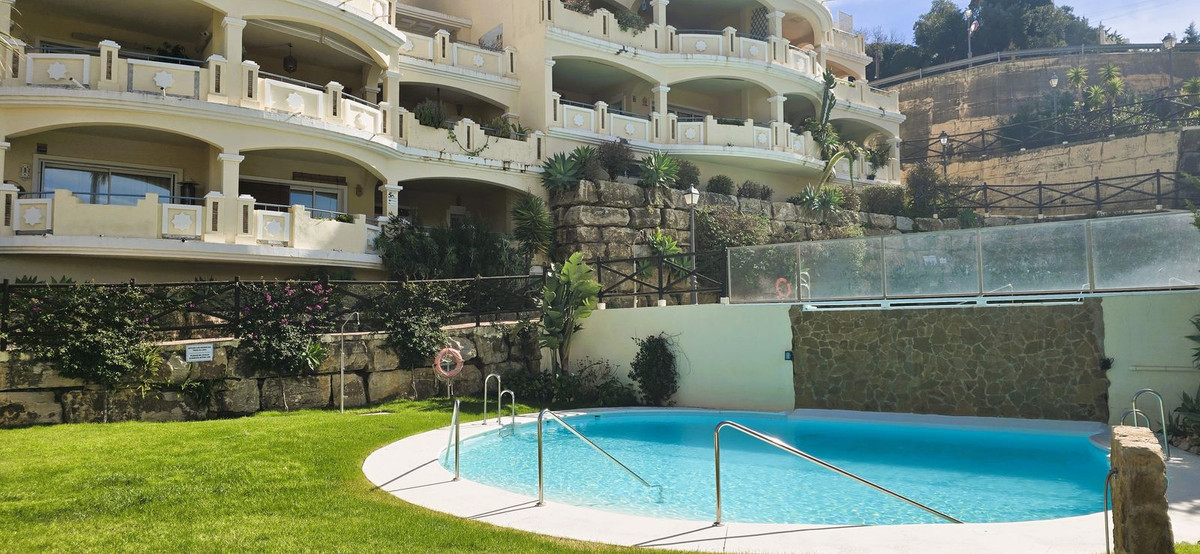 2 bedroom Apartments for sale in Elviria – R5203144