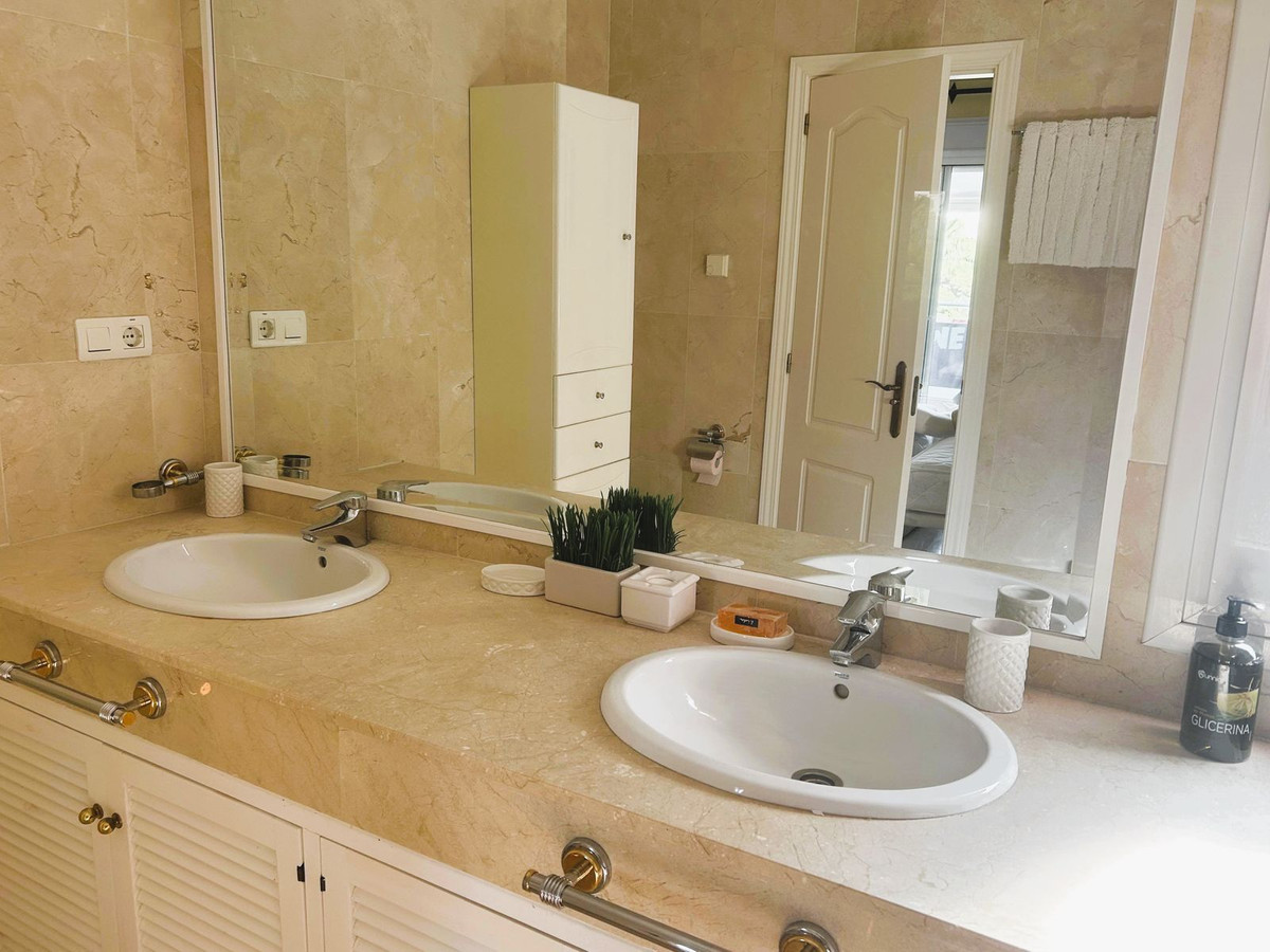 2 bedroom Apartments for sale in Elviria – R5203144