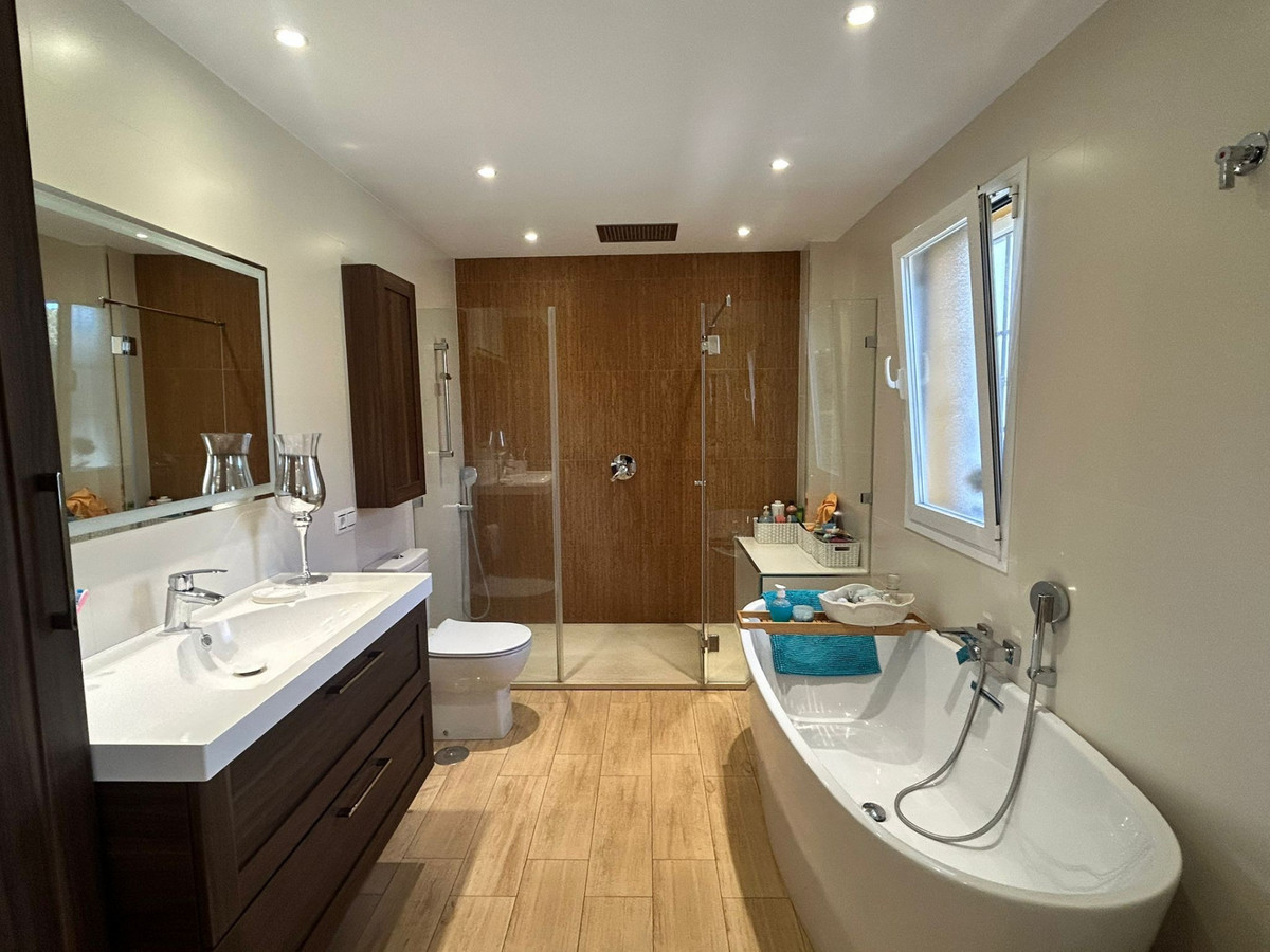 4 bedroom Townhouses for sale in Guadalmina Alta – R5283214