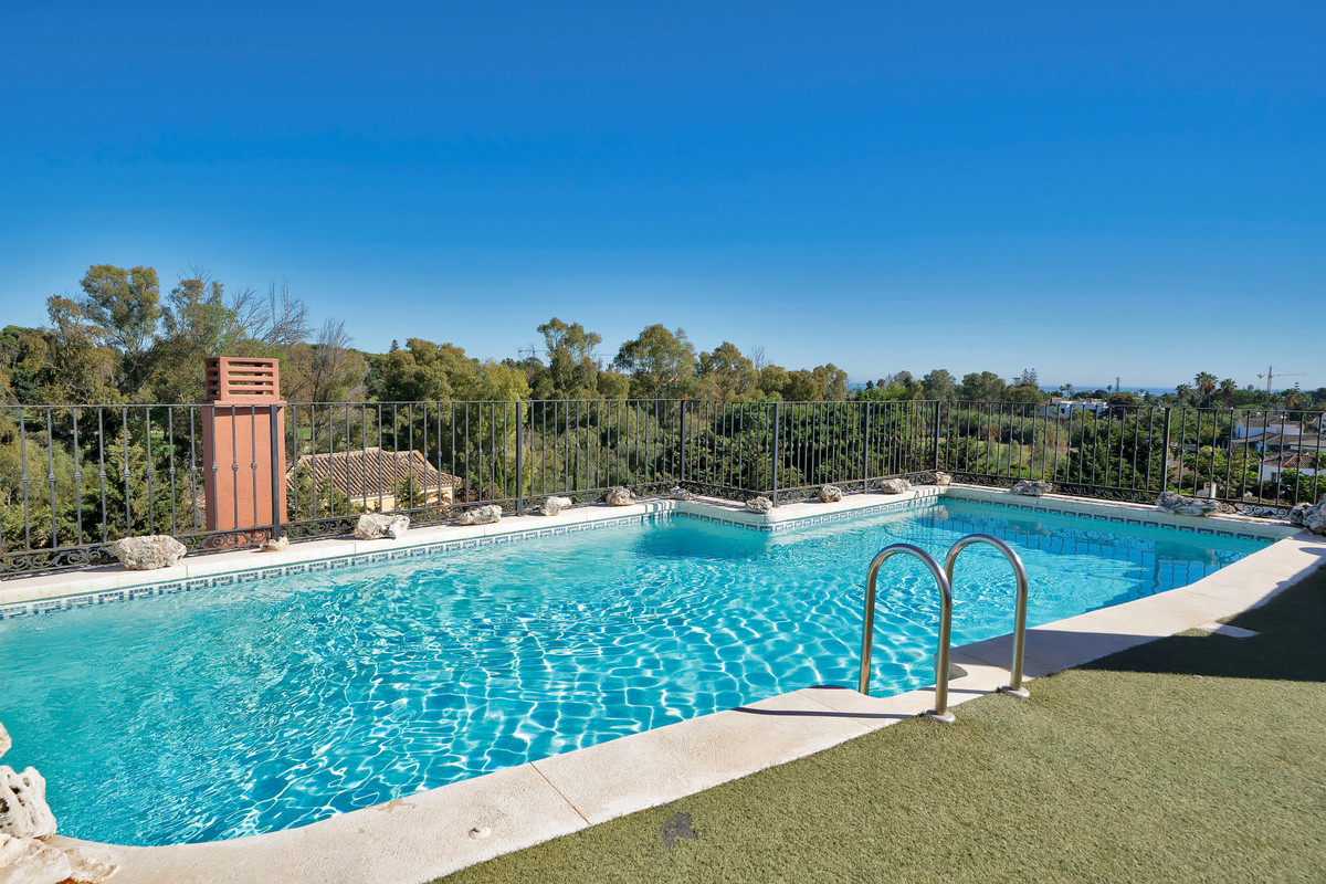 5 bedroom Apartments for sale in Guadalmina Baja – R5220436