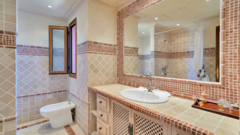 5 bedroom Apartments for sale in Guadalmina Baja – R5220436